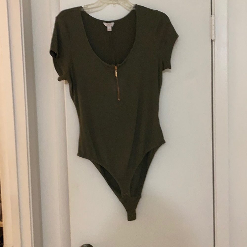 Khols shirt.  Full body shirt with clasps.